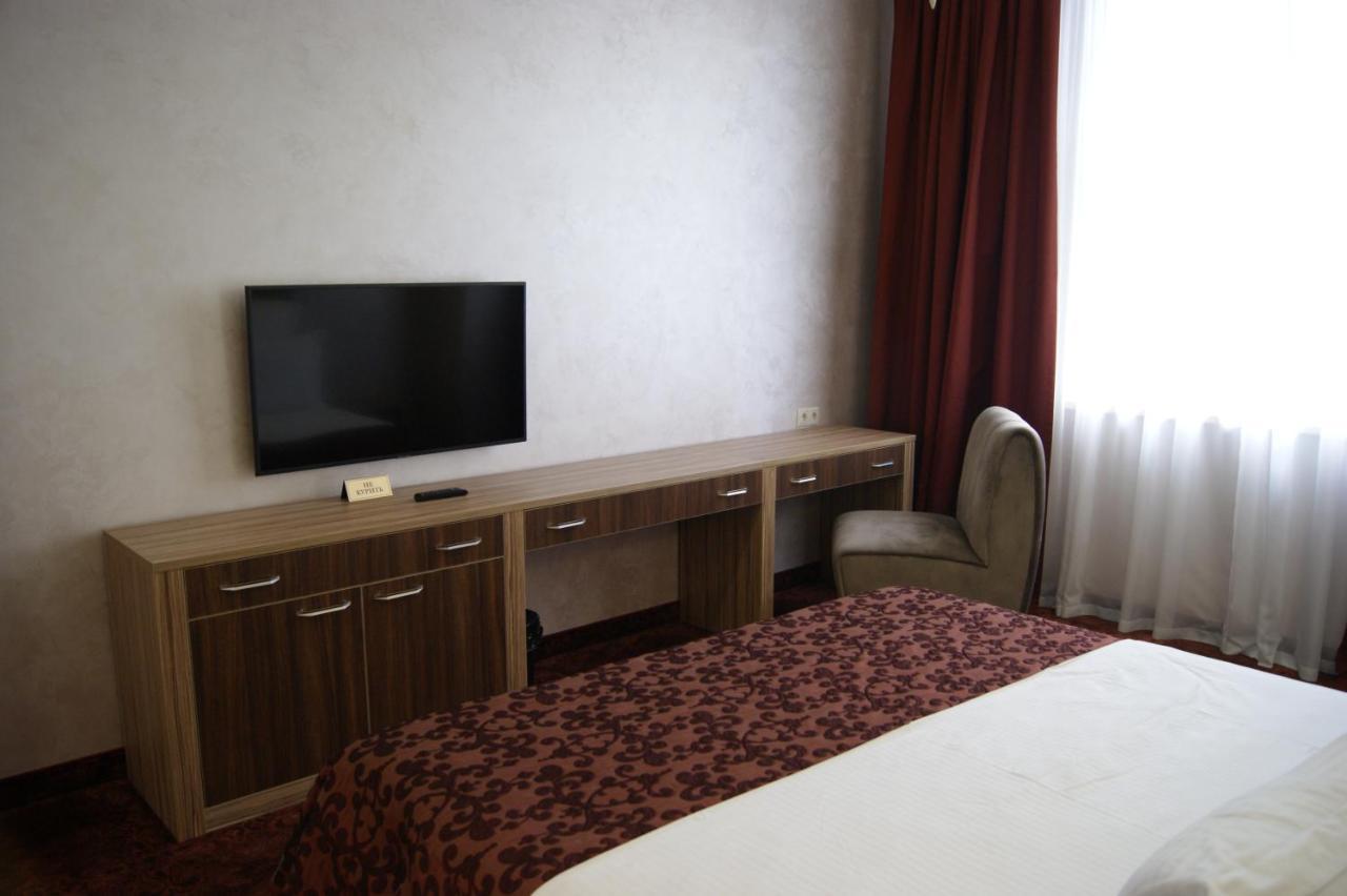 1000 I 1 Noch Hotel Makhachkala Ngoại thất bức ảnh