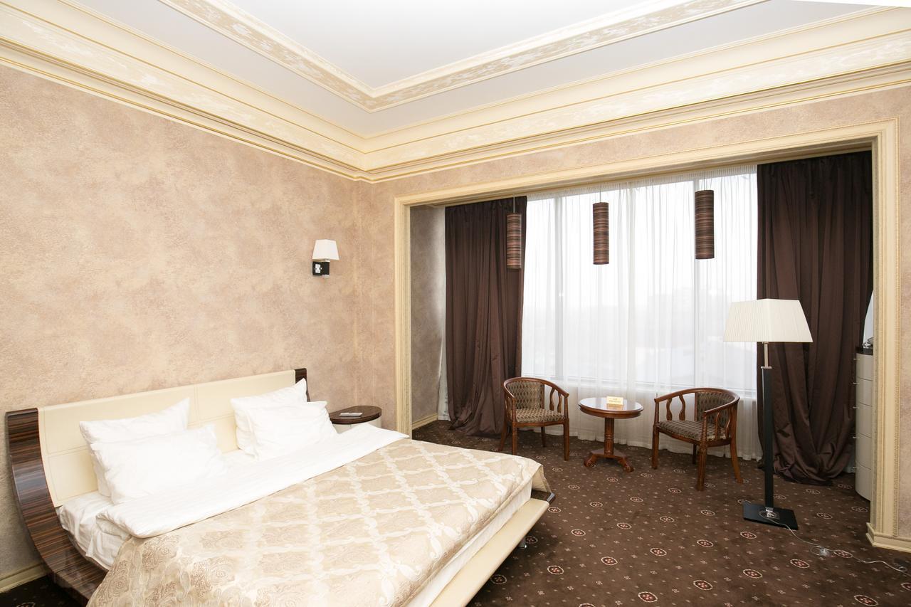 1000 I 1 Noch Hotel Makhachkala Ngoại thất bức ảnh