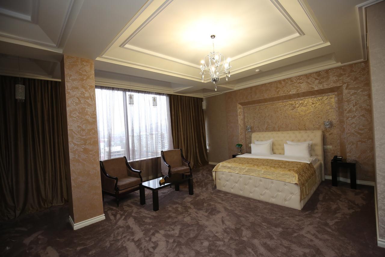 1000 I 1 Noch Hotel Makhachkala Ngoại thất bức ảnh